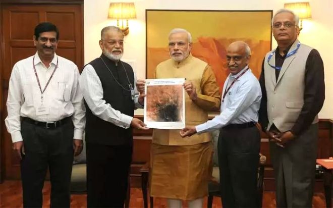 PM gets the first image of Mars